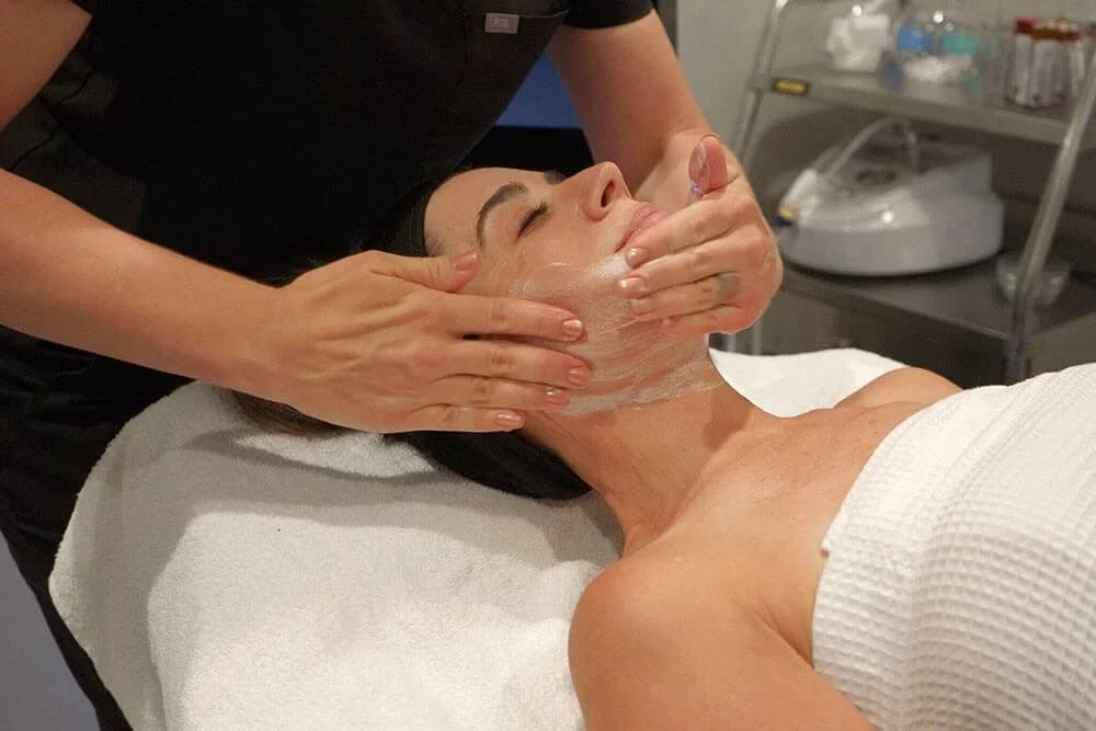 Signature Hydrafacial (6 Sessions)